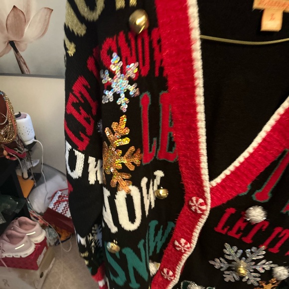 NWOT CHRISTMAS cardigan sweater. - Picture 15 of 15